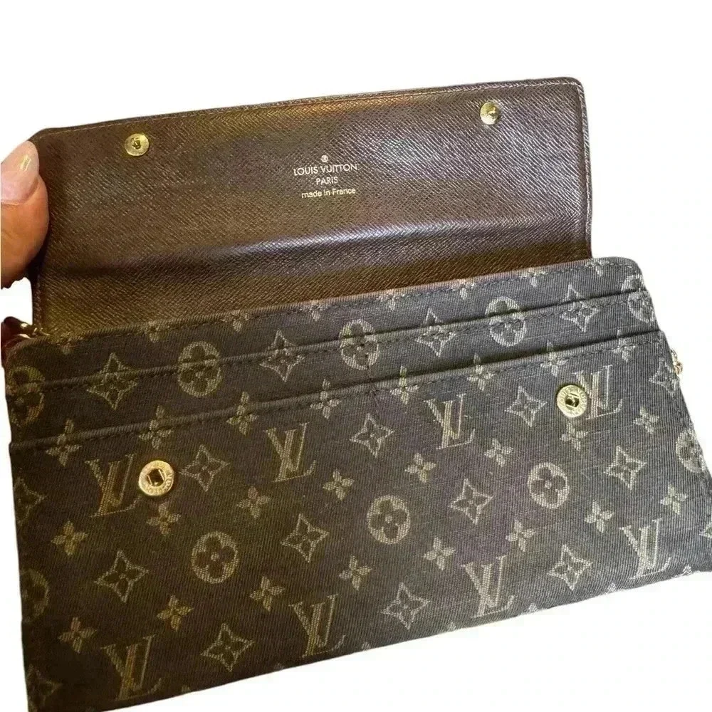Louis Vuitton Portedeuille Sarah bifold long wallet monogram brown color.